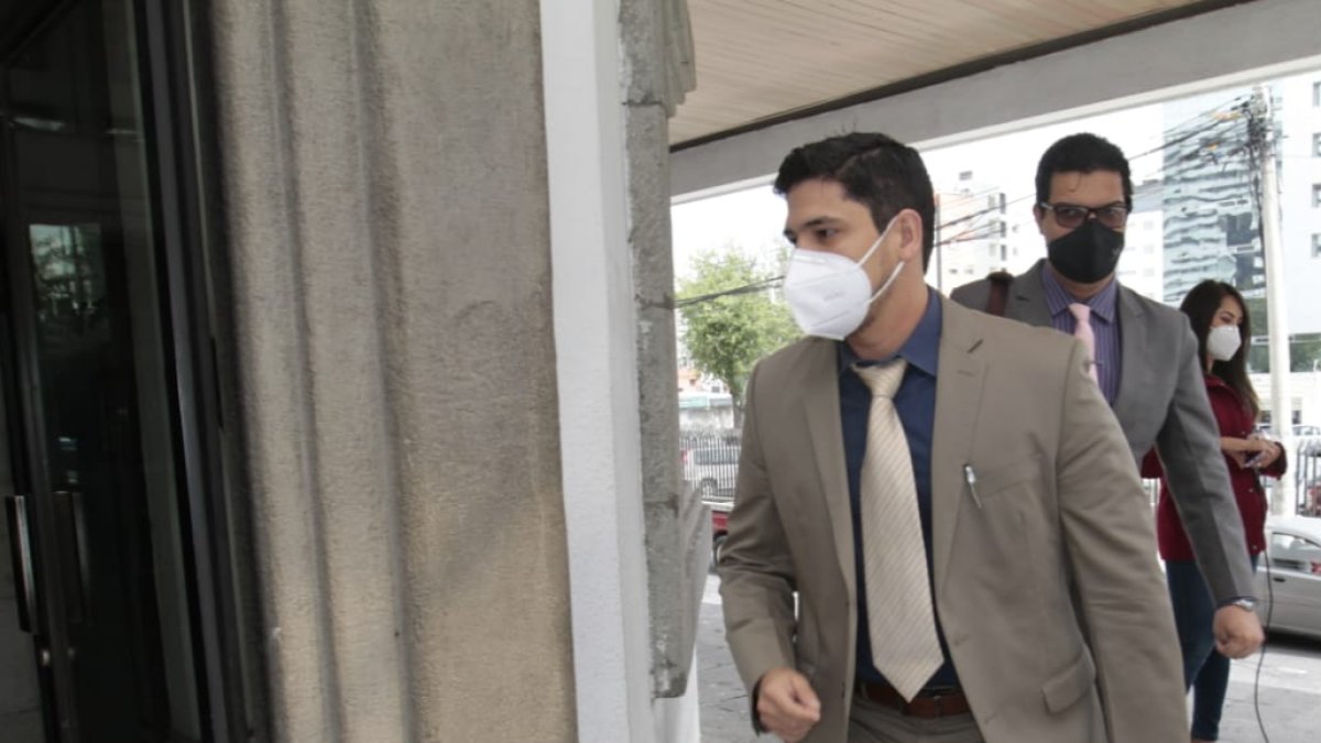 John Escobar, defensor de Lorena Benalcázar, una de seis personas procesadas por peculado.