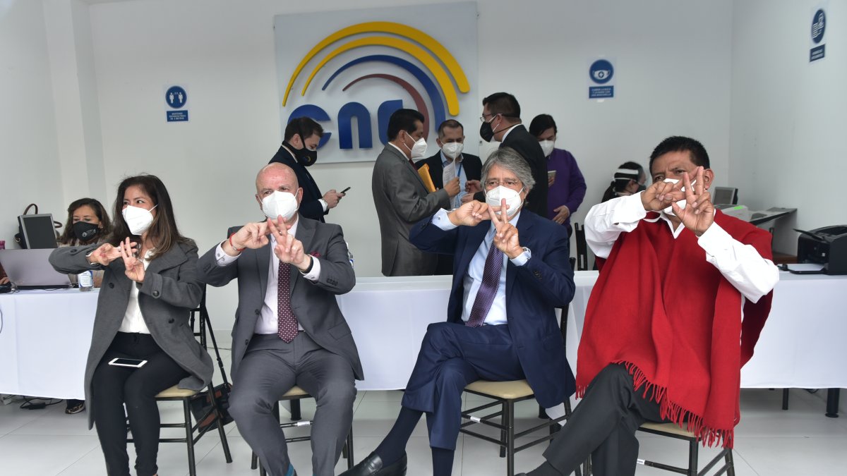 Guillermo Lasso estuvo acompañado de su binomio Alfredo Borrero y el asambleísta Luis Pachala.