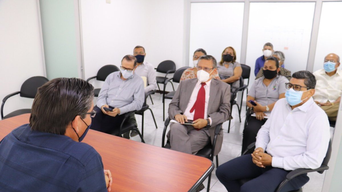 Encuentro. Una delegación de residentes de urbanizaciones de vía a la costa y avenida Narcisa de Jesús, debatieron con las autoridades locales el protocolo de reapetura.