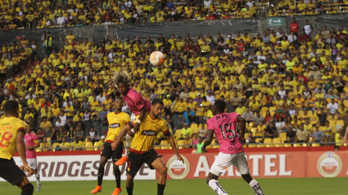 El partido entre Barcelona e Independiente del Valle está en análisis por los contagios en Flamengo.