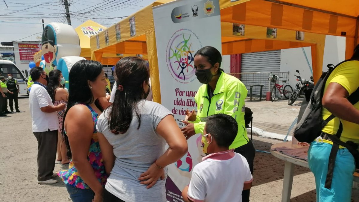 Campaña. En la jornada participó la comunidad del sector.