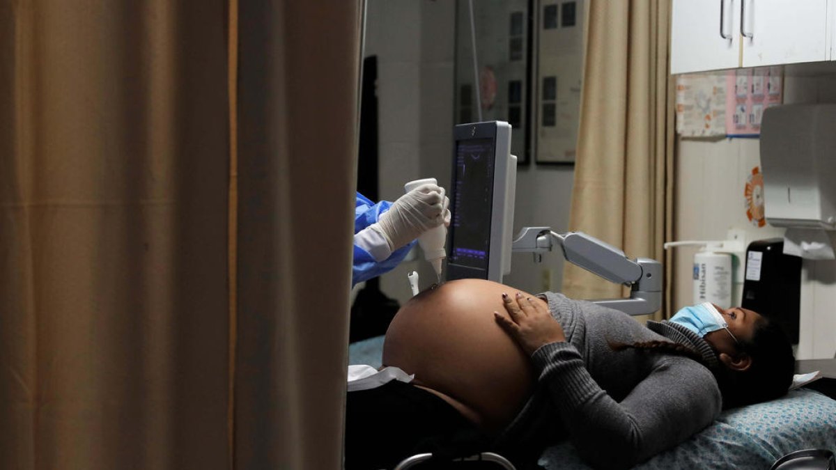 Autoridades apuntan a que la cifra de adolescentes sin acceso a métodos anticonceptivos aumentará un 20 % en 2020 y 2021 por la pandemia de coronavirus.