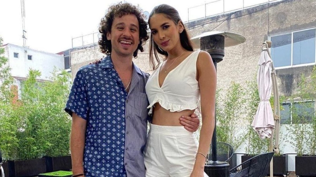 Luisito Comunica y su novia Arianny.