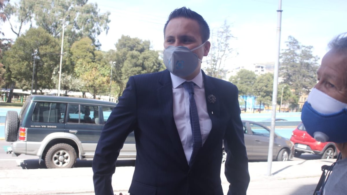 Cristian Romero, abogado de Jacobo Bucaram, al ingreso a la Fiscalía de Flagrancia.