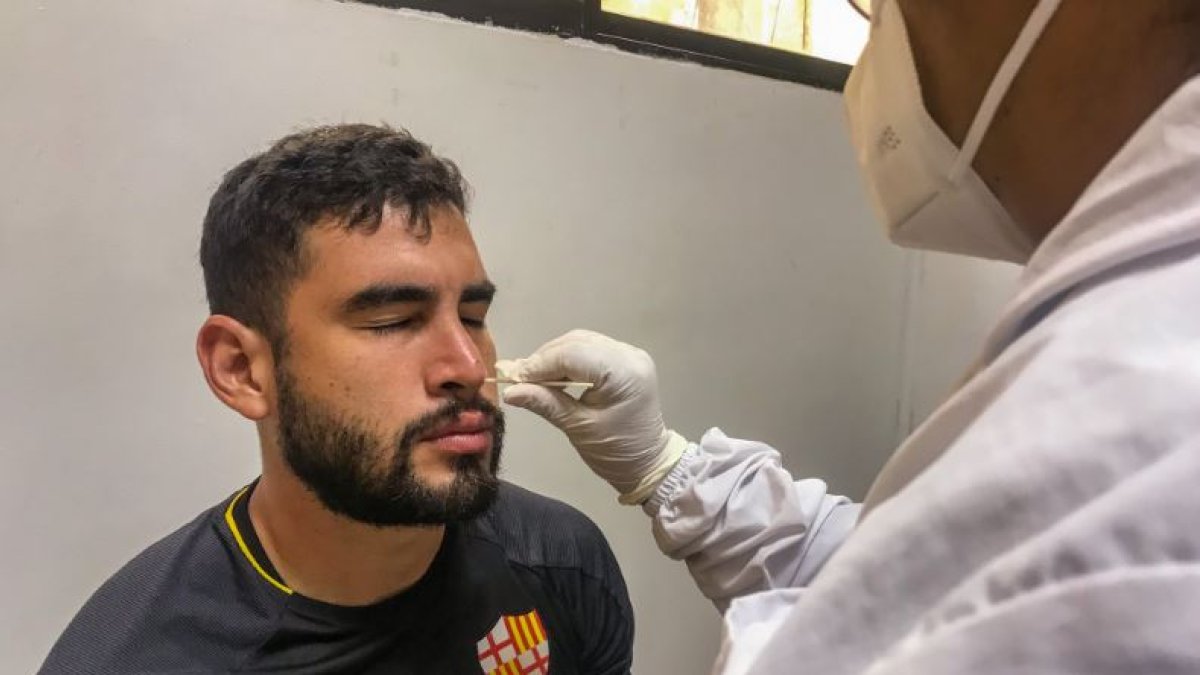 Todos los integrantes de Barcelona que están concentrados para el partido ante Independiente fueron sometidos a las pruebas de rigor.