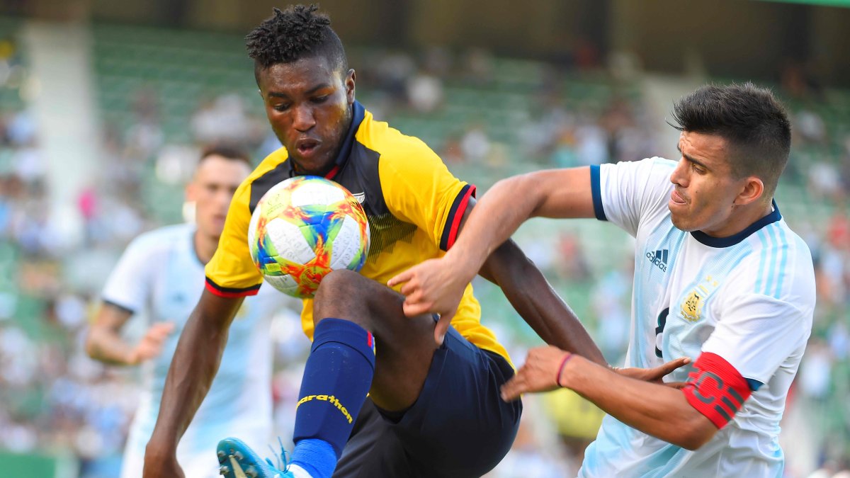 El ecuatoriano José Cifuentes (i) juega en la MLS y sería uno de los afectados.