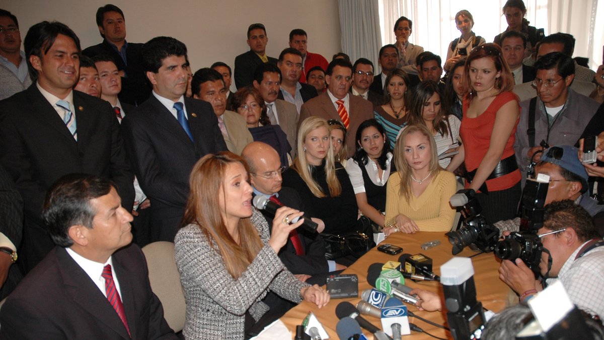 En marzo de  2007, tras su destitución, los legisladores cesados ofrecieron una rueda de prensa para defender sus cargos en el Congreso Nacional.