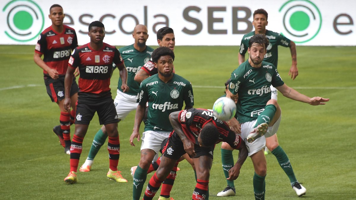 Flamengo y Palmeiras protagonizaron el partido más vistoso del torneo Brasileiro no por el nivel sino por la coyuntura con la pandemia.