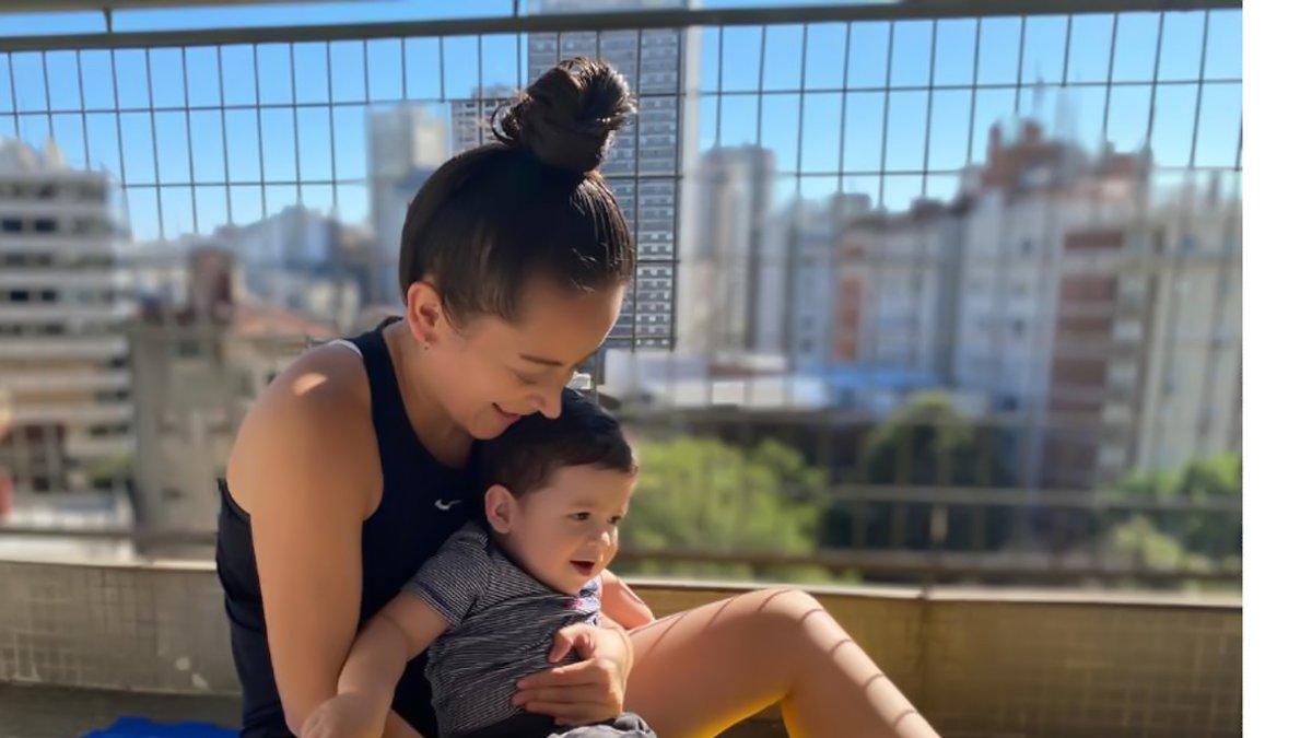 La futbolista ecuatoriana con su pequeño retoño: Benjamín Ezequiel.