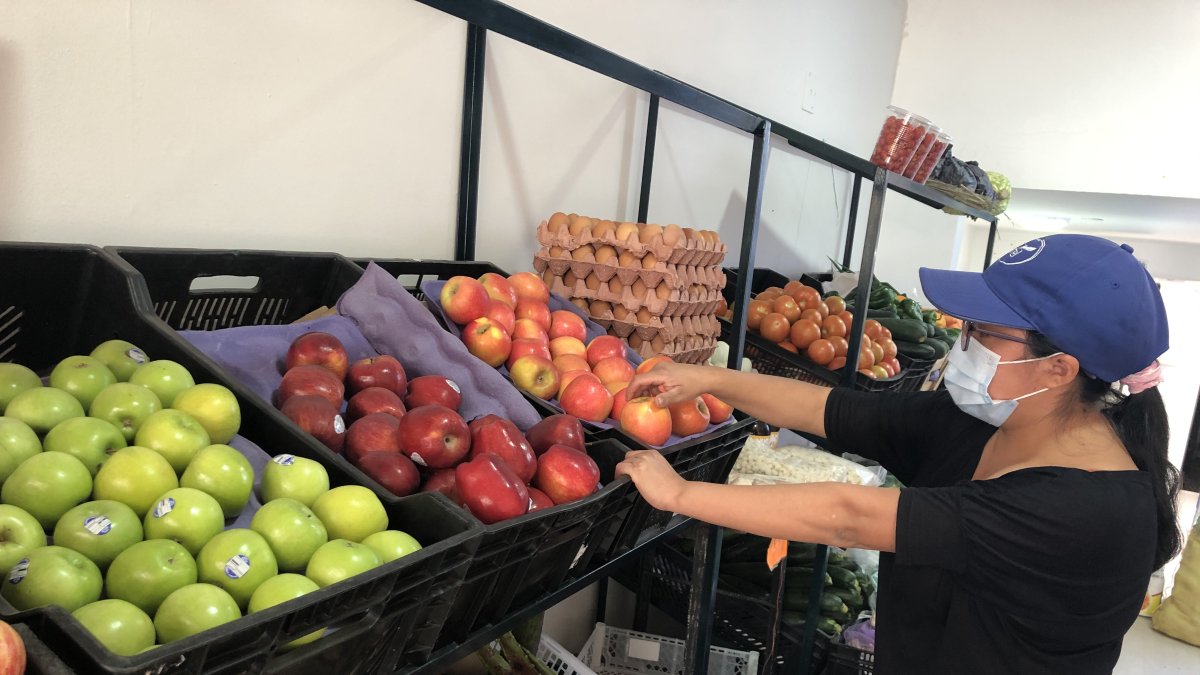 La mayor disponibilidad de locales impulsa a los emprendedores a abrir tiendas y micromercados.