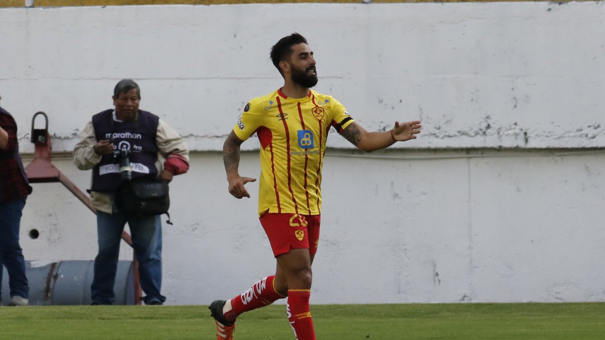 El delantero Maximiliano Barreiro regresa al Aucas, club en el que militó la temporada anterior.