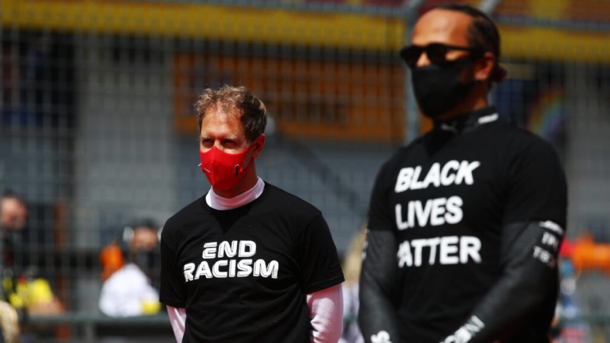 Lewis Hamilton se llevó el Gran Premio de Estiria y protestó contra el racismo.
