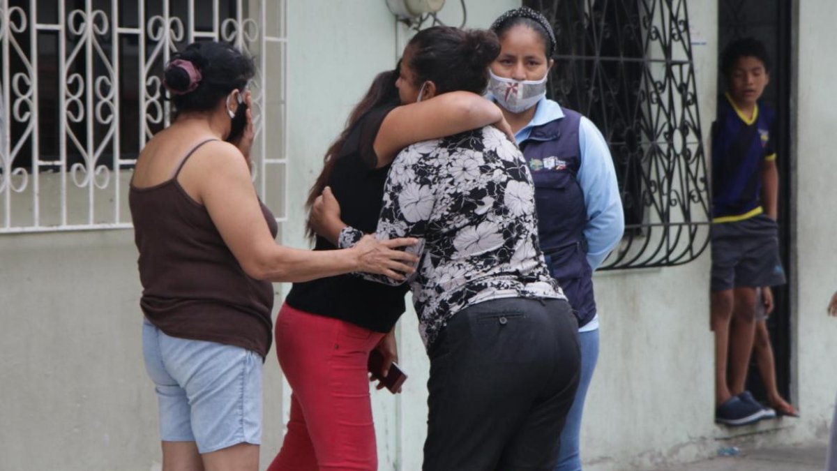 Familiares y amigos estaban consternados por el crimen ocurrido la noche del domingo