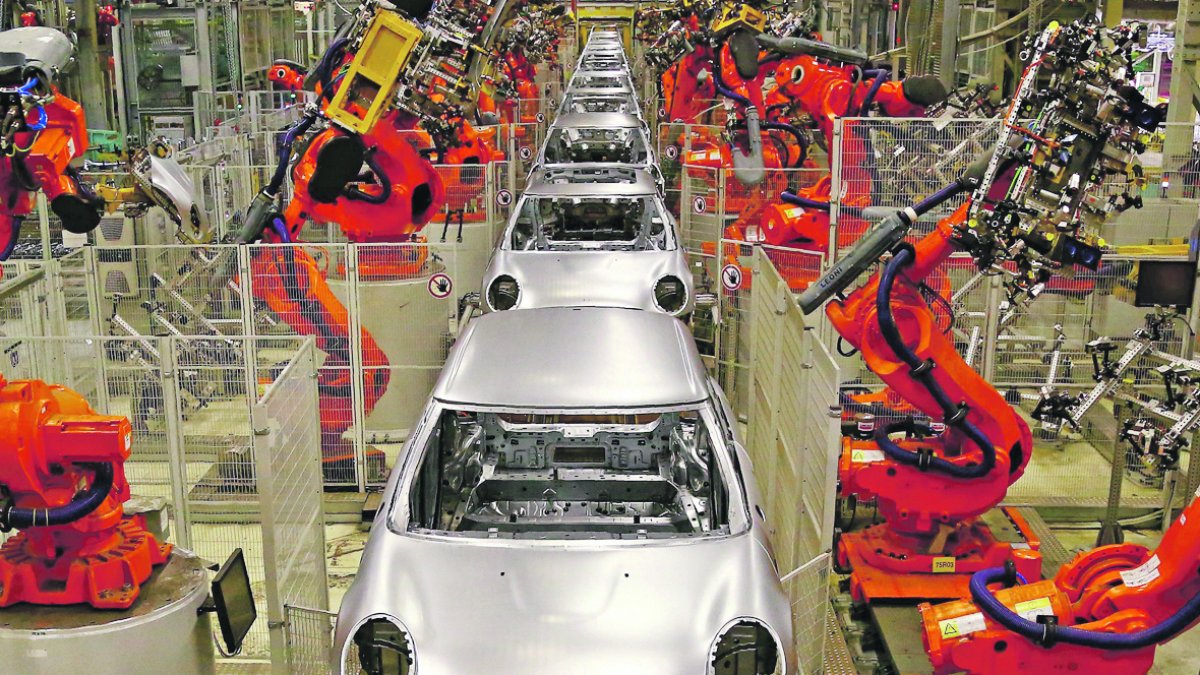 Las economías cada vez automatizan más sus procesos de producción para ganar eficiencia.