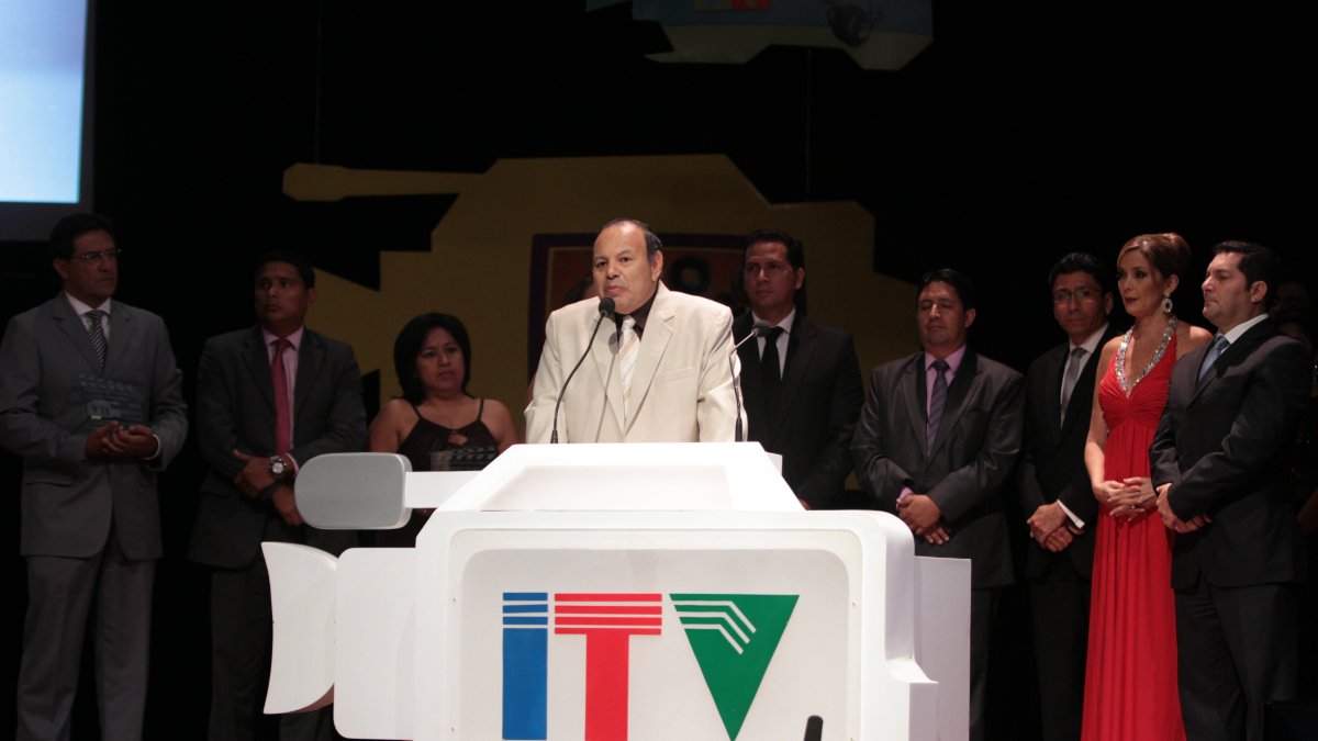Carlos Armanza durante la premiación de los ITV en la vigésima gala.