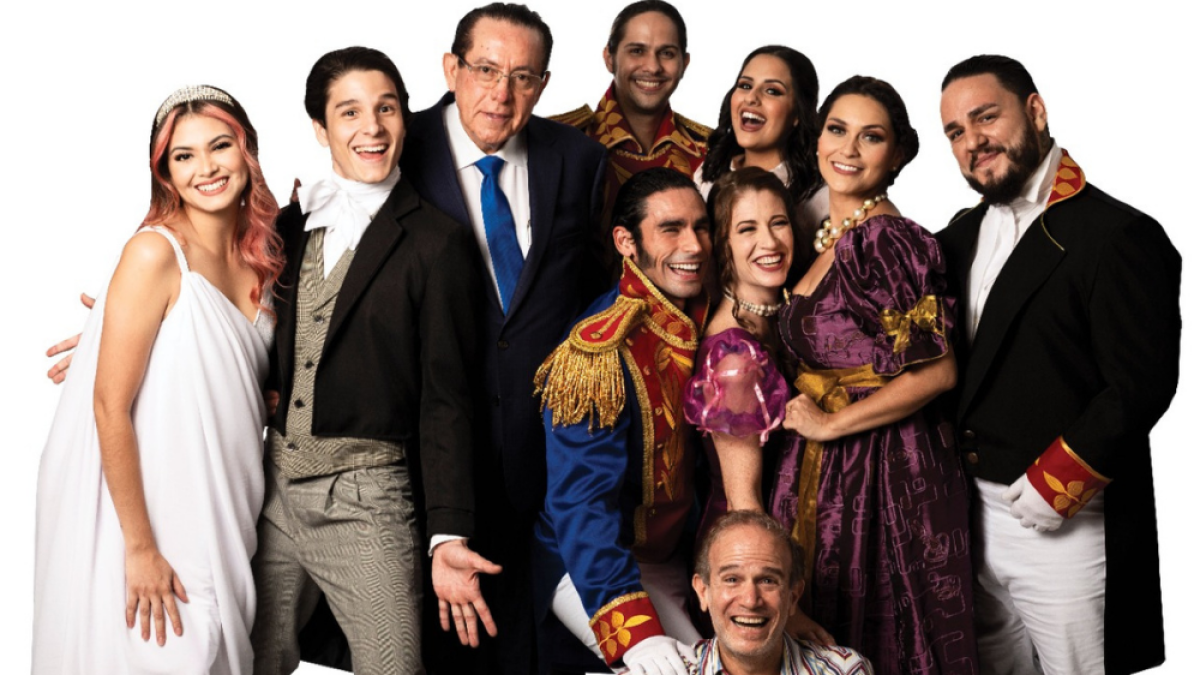 El elenco de La Fragua del Vulcano junto a José Miguel Salem.