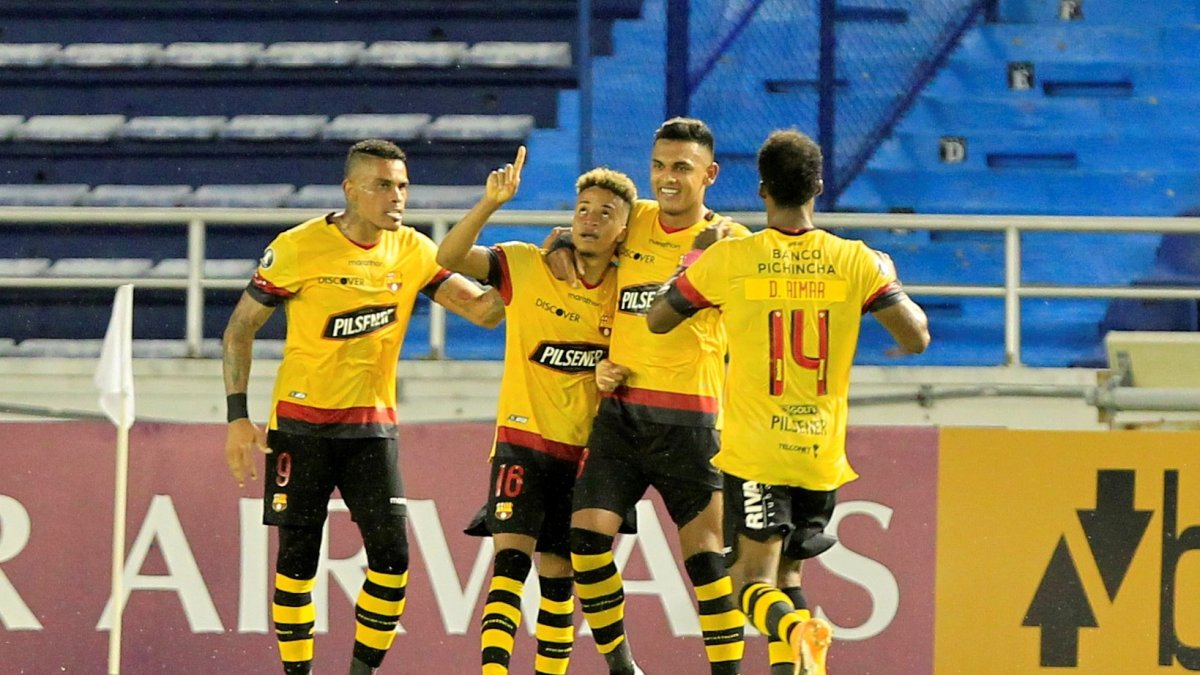 Barcelona puso de cabeza el grupo A con su victoria sobre Junior en Colombia