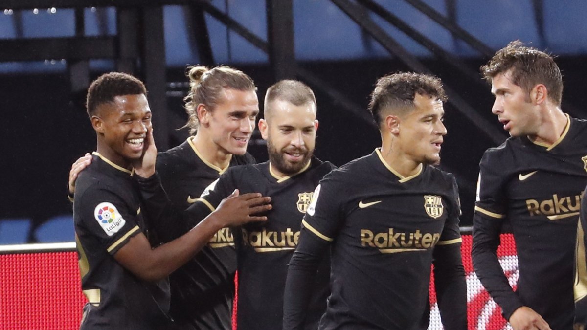 Los jugadores catalanes celebran uno de los tantos frente al Celta en Vigo.
