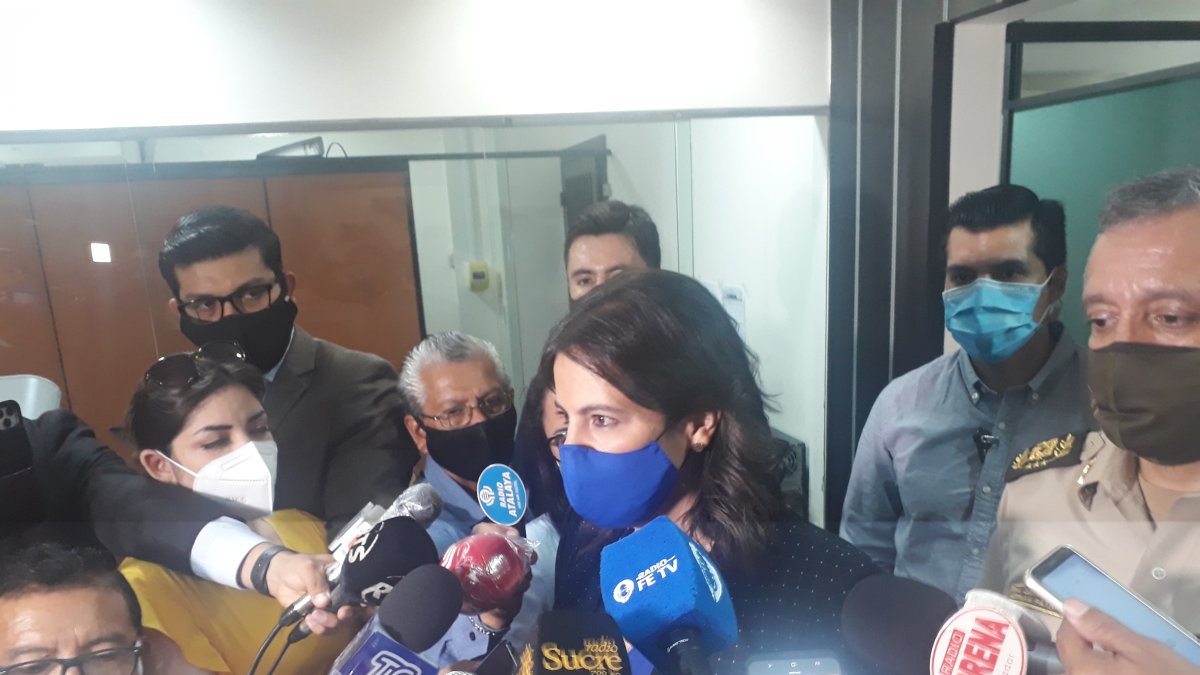 La ministra, María Paula Romo, aseguró que la ley obliga al Estado ecuatoriano (entiéndase todos los contribuyentes) “a garantizar el pago de todo lo que se adeude” por jubilaciones al Isspol.