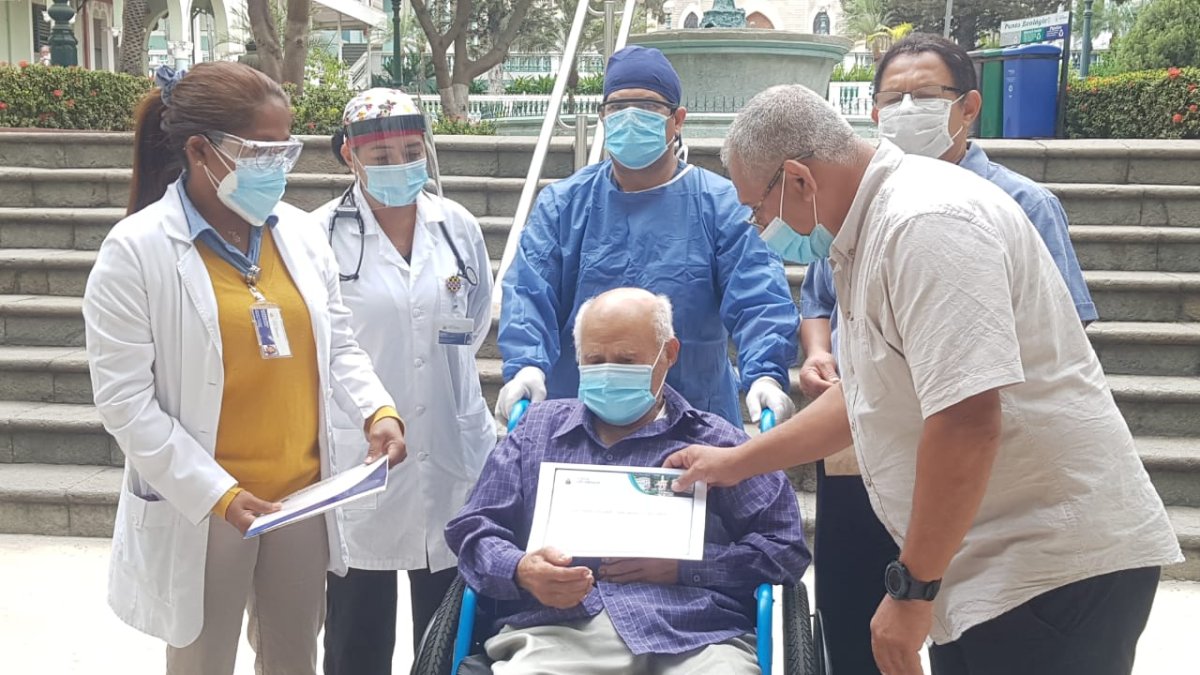 Logro. Bartolomé Navarro, de 96 años, gana la batalla al coronavirus.