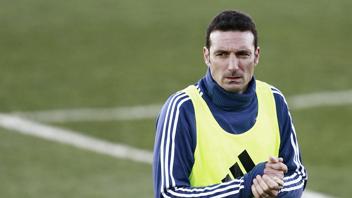 Lionel Scaloni, técnico de Argentina, alista la nómina para medir a Ecuador.