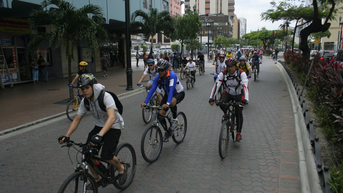 El 20 de septiembre pasado se realizó una cicloruta recreativa, durante tres horas, en la Isidro Ayora.