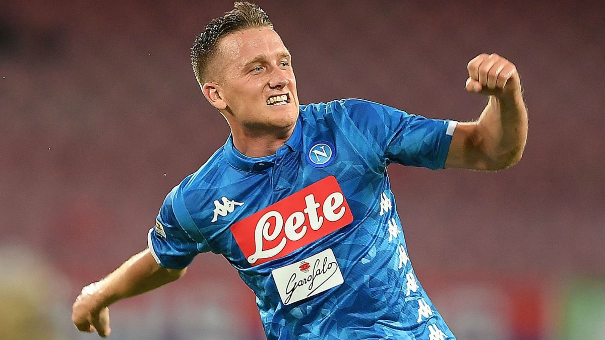 Piotr Zielinski, jugador del Nápoles, es uno de los contagiados de COVID-19.