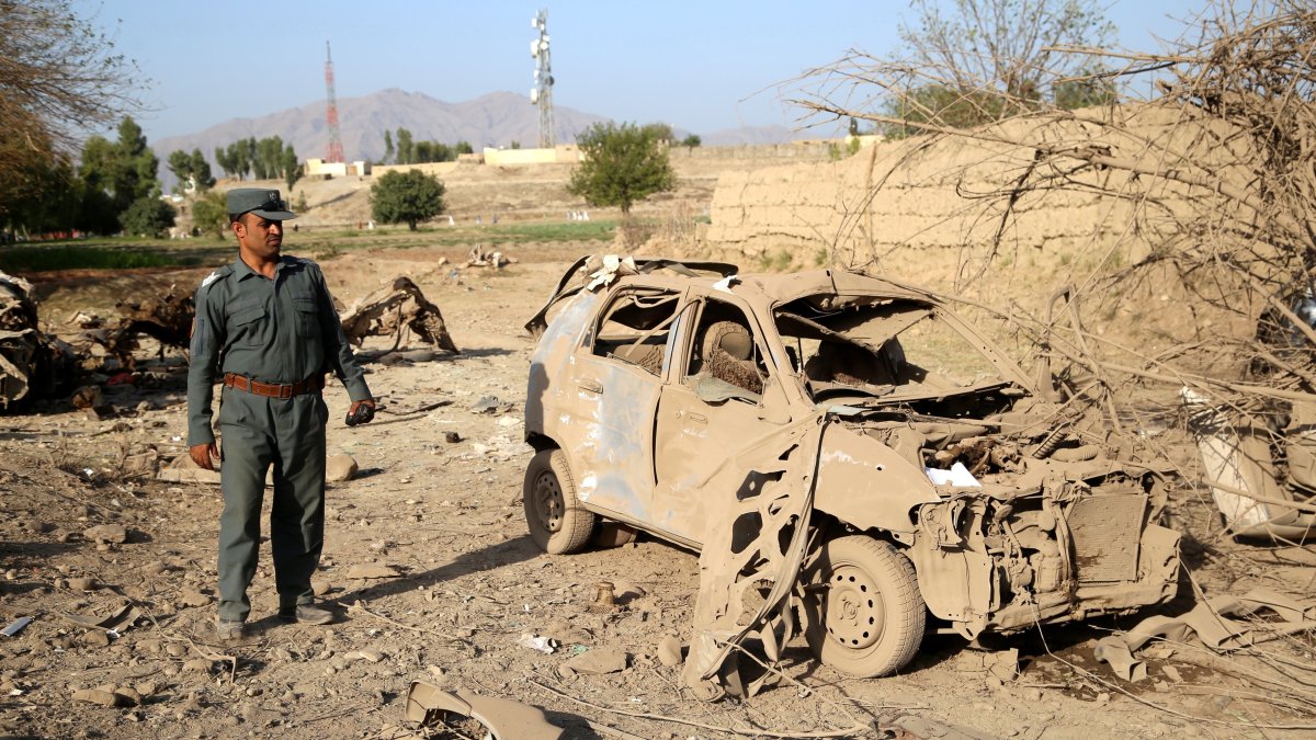 Al menos 15 muertos y 42 heridos en ataque con un camión-bomba en Afganistán.