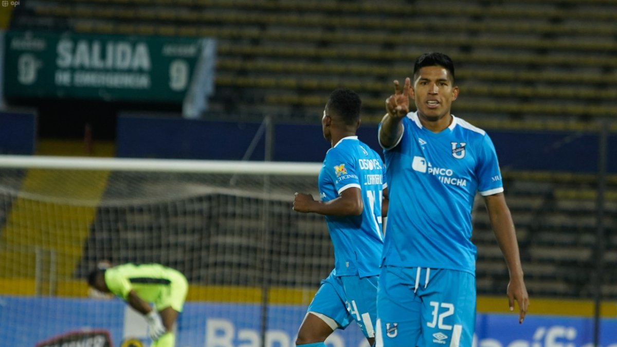 Bruno Vides festeja uno de los dos goles marcados ante Emelec, en el primer tiempo jugado en el estadio Olímpico Atahualpa