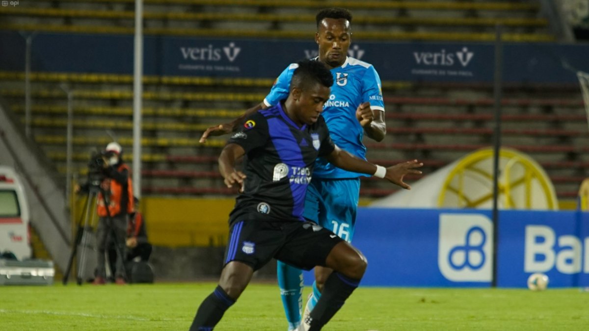 Emelec tuvo muchos problemas para encontrar un estilo de juego que le permita dominar a Universidad Católica