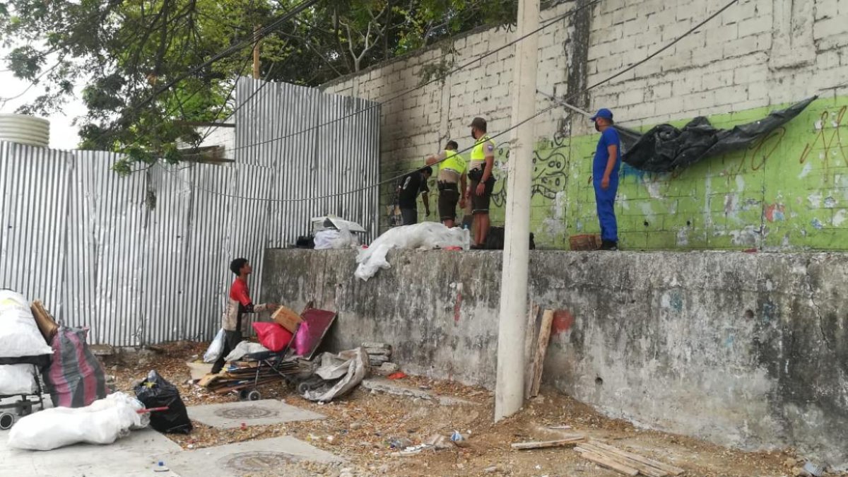 La Policía Comunitaria continúa recuperando espacios públicos tomados por malvivientes. En estos días trabajó en Mapasigue Oeste y la ciudadela Martha de Roldós (foto).