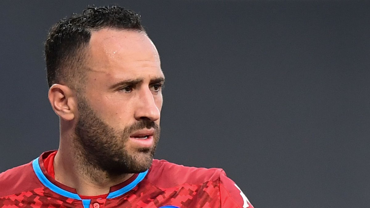 El arquero del Nápoles estuvo en el cotejo del fin de semana ante el Juventus donde salieron casos positivos y por lo que debe someterse al aislamiento preventivo.