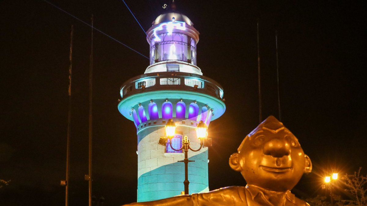 Actividad. La iluminación de los sitios emblemáticos de la ciudad son transmitidos a través de la cuenta 'Guayaquil es mi Destino', en Facebook.