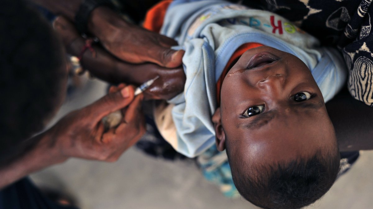 Las vacunas para adultos y para niños son distintas, lo que plantea la pregunta sobre las que se harán contra el coronavirus para los más pequeños.