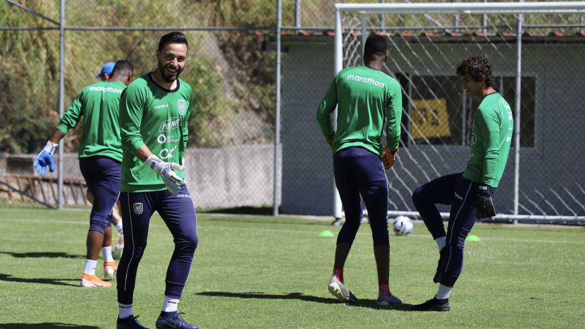 Hernán Galíndez en su primera práctica con la camiseta de la selección ecuatoriana.