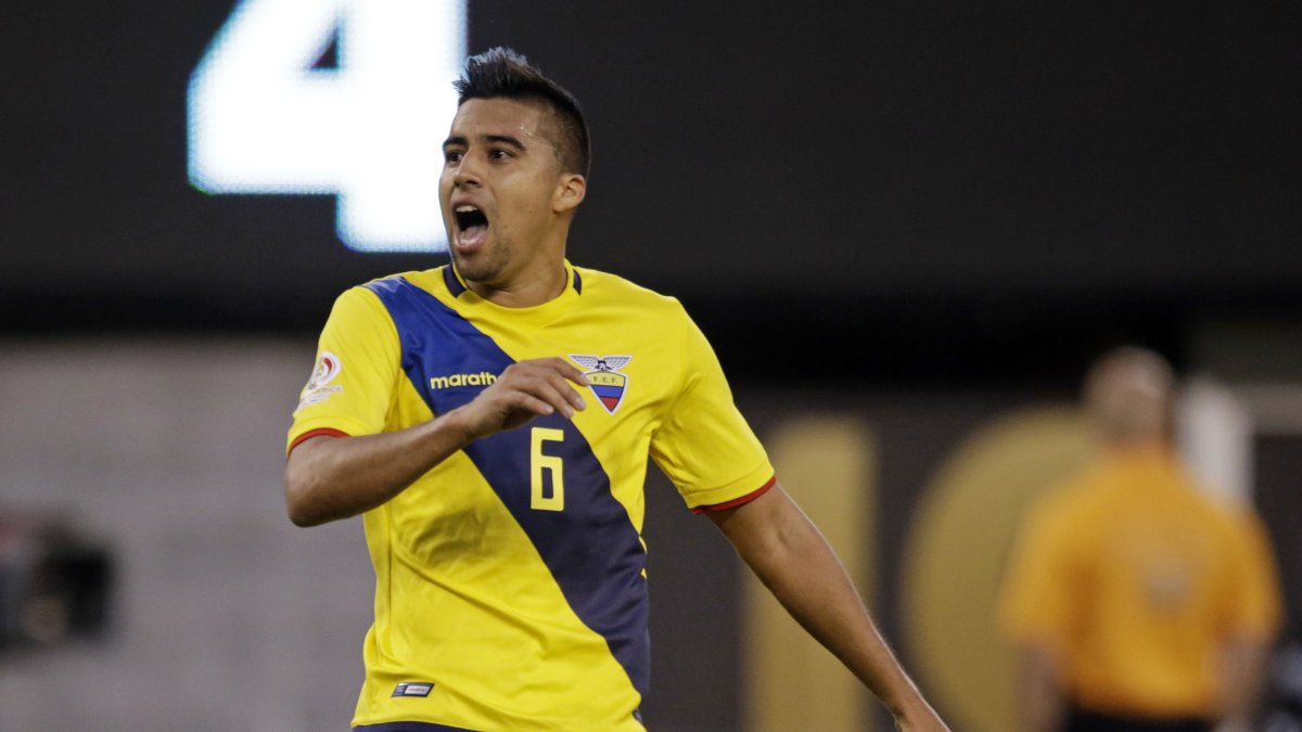 Cristhian Noboa no podrá llegar a tiempo para el partido ante Argentina, debido a problemas con las conexiones aéreas.