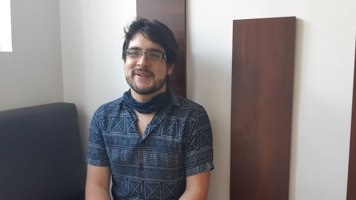 'Extremidad fantasma' es la primera obra del escritor guayaquileño, que reside en la capital.