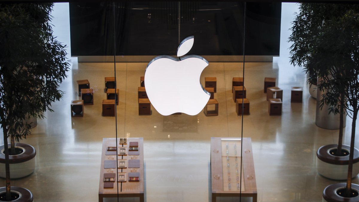 Apple presenta tradicionalmente sus nuevos teléfonos en el gran evento de hardware que celebra a mediados de septiembre, pero este año esa fecha pasó sin que hubiese nuevo iPhone.