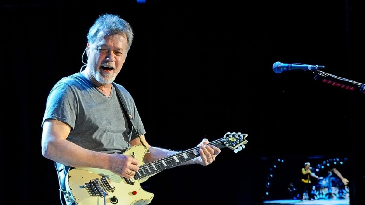 Nacido el 26 de enero de 1955 en Nimega, Países Bajos, se hizo mundialmente conocido como guitarrista y miembro fundador de la banda de hard rock Van Halen junto a su hermano Alex.