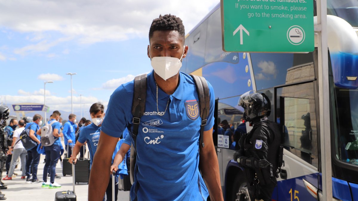 Alexander Domínguez es uno de los jugadores más experimentados de la Tricolor. Hoy tiene Covid-19.