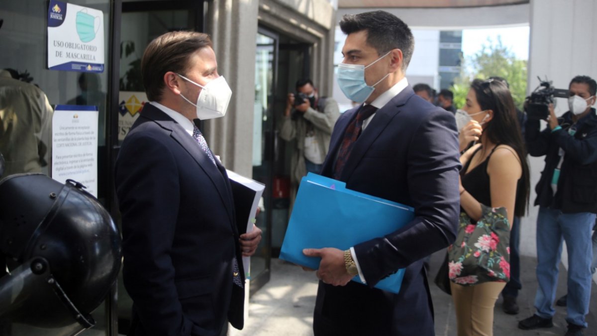 Defensa. Abogados del caso Sobornos 2012-2016, durante la audiencia de casación solicitada por los condenados a ocho años por cohecho.