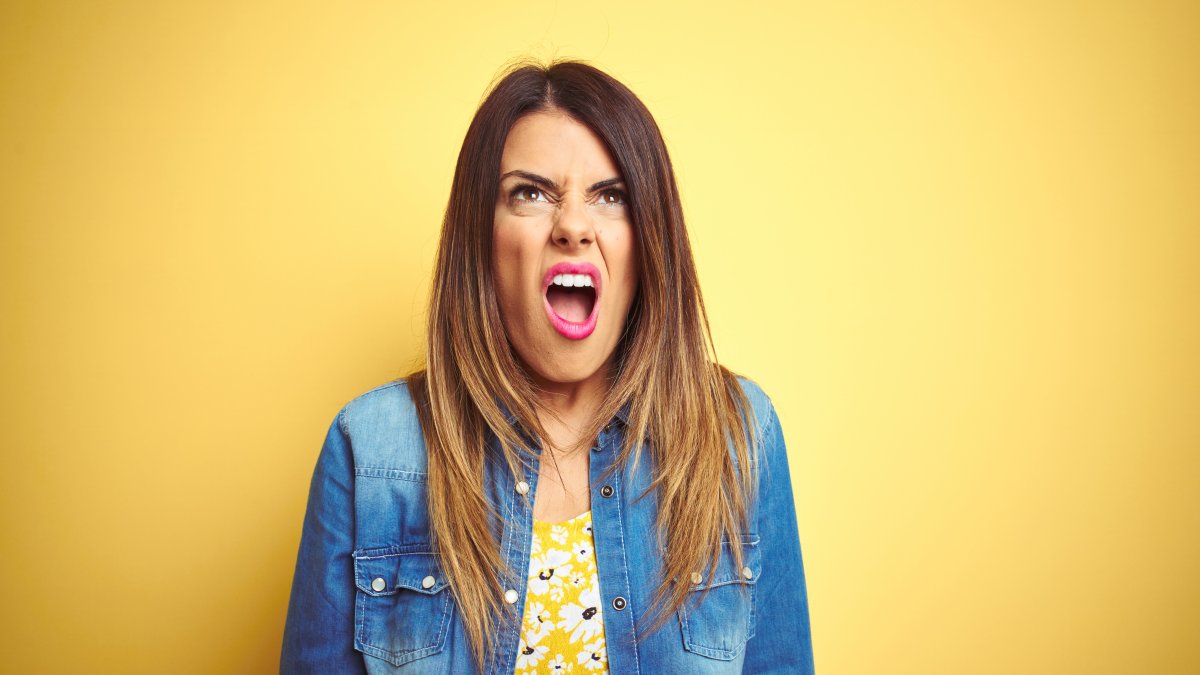 Asista a terapia psicológica si siente que el enojo llega a ser incontrolable.