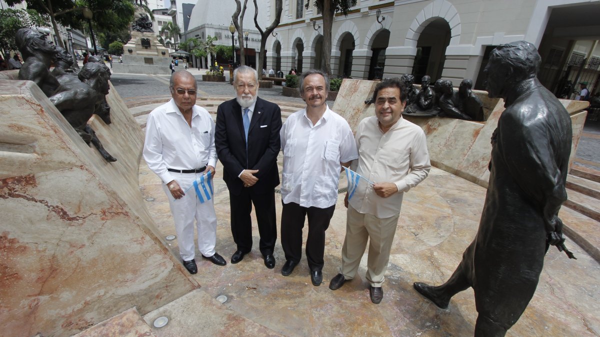 La ‘Iniciativa Cívica 200 años de la Independencia de Guayaquil’ fue creada en julio de 2015 con expresidentes y exministros, profesionales, empresarios líderes y gremios.