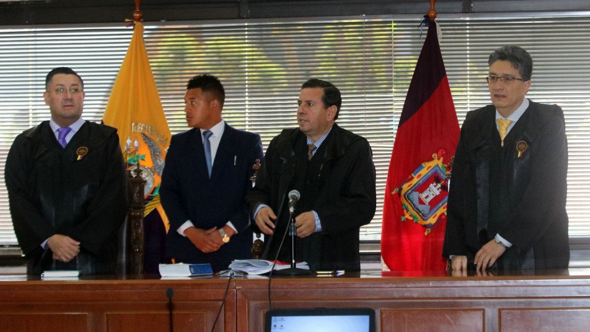 Tribunal. Los jueces Iván León (d) e Iván Saquicela (i), miembros del tribunal que sentenció en el caso Sobornos.