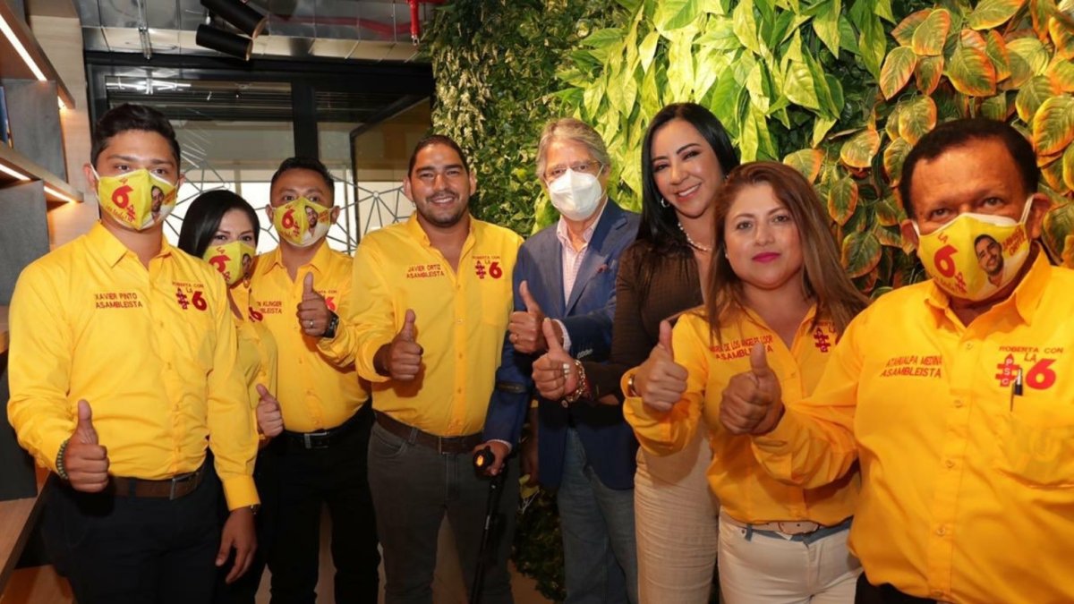 Lasso junto con los aspirantes a la Asamblea Nacional del PSC en Esmeraldas.