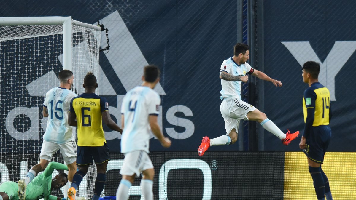 Lionel Messi abrió el marcador del partido anotando el único tanto hasta el momento.