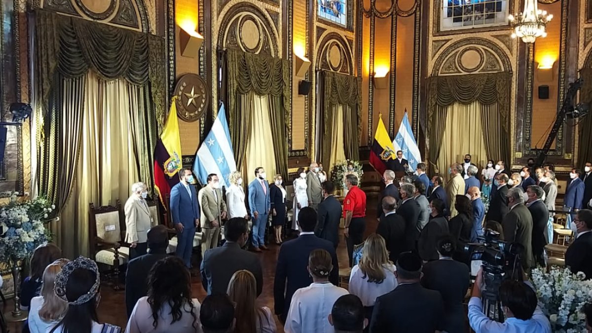 Sesión solemne por el Bicentenario de Independencia de Guayaquil.