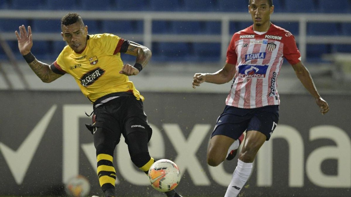 Aunque este año las cosas no le han salido bien, Jonatan Álvez (i) es un delantero interesante.