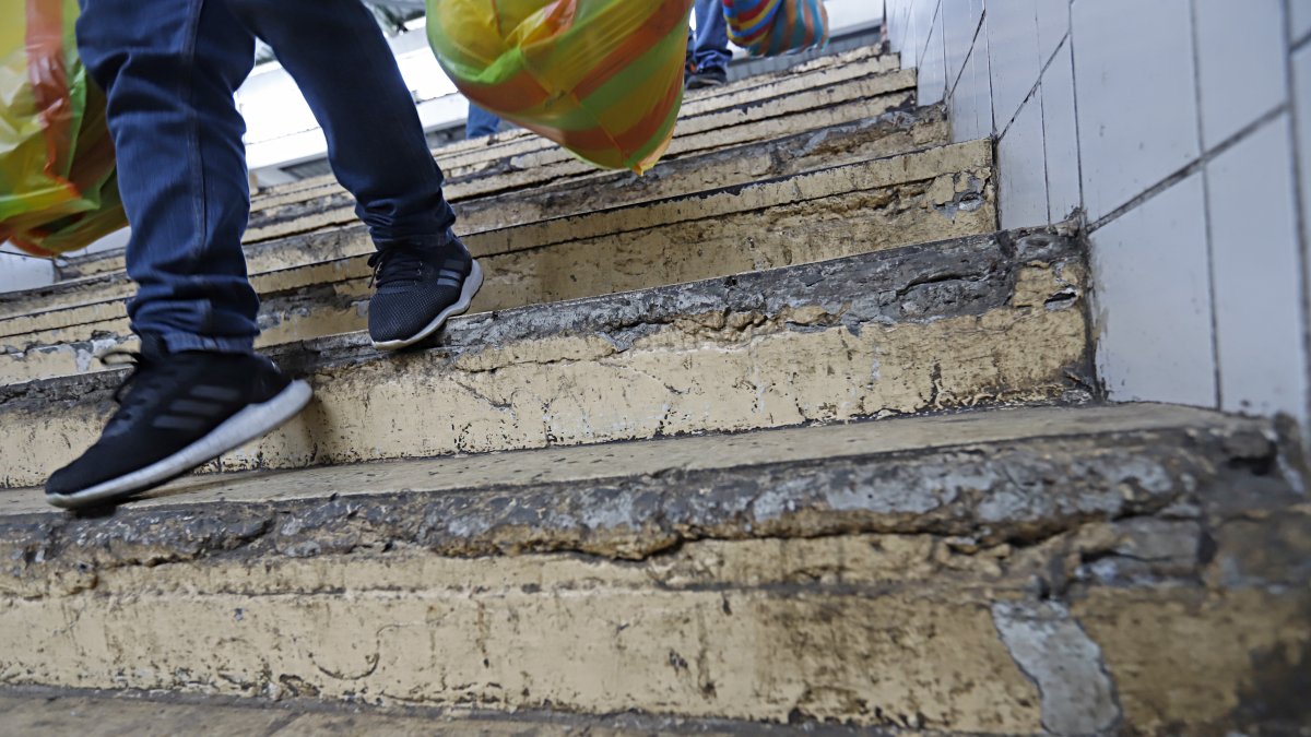 Estado. En el mercado José Mascote, algunos vendedores y usuarios confirmaron a EXPRESO que por el estado de la escalera varias personas se han caído