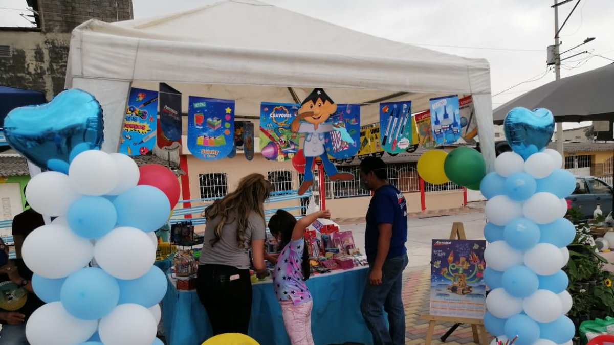 Está previsto que la feria se realice hasta las 20:00 de hoy. Mañana se repetirá..